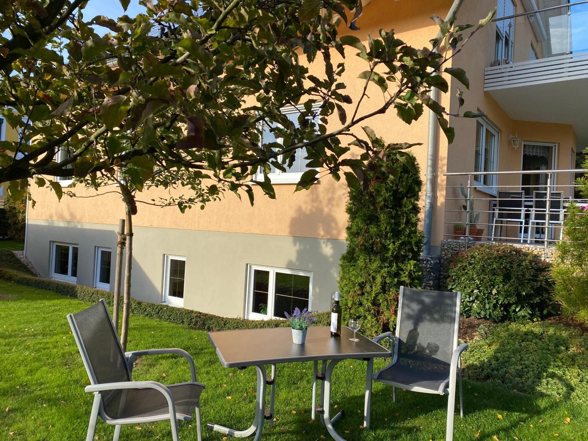 Appartement Am Weinberg ราเดอบอยล์ ภายนอก รูปภาพ